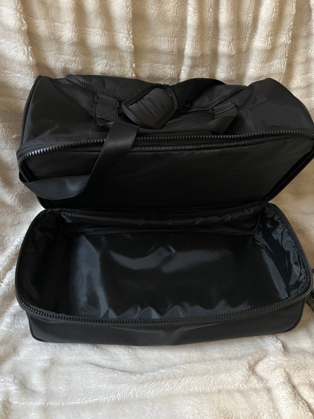 Calpak Stevyn Duffel with Shoe Compartment - Picture 6 of 8